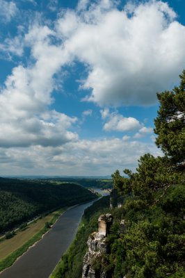 Blick von der Bastei auf die Elbe.jpg