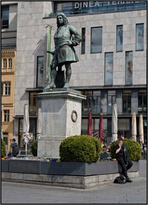 _small_019 Halle-Marktplatz mit Händeldenkmal.JPG _small_019 Halle-Marktplatz mit Händeldenkmal.JPG