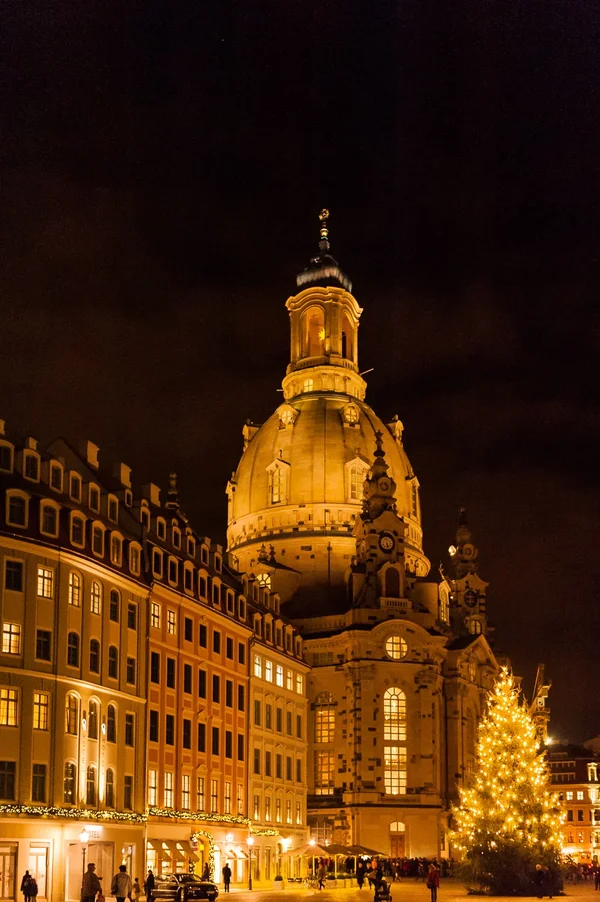 Weihnachtliche Frauenkirche.webp