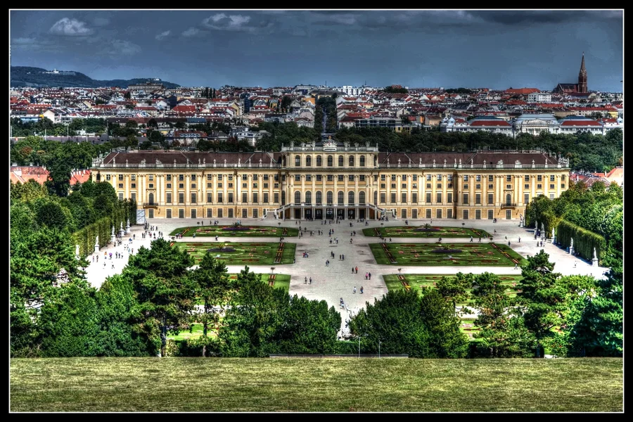_small_262 Wien-Schönbrunn-Schloß_tonemapped.webp