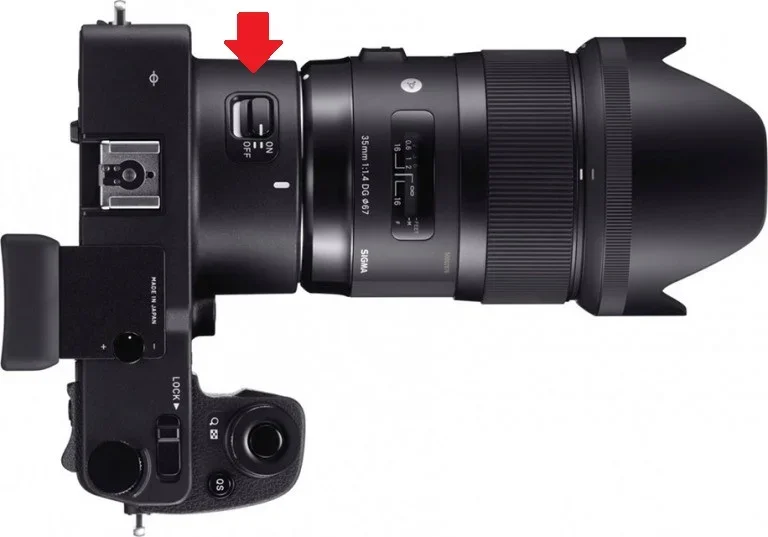 Sigma-sd-Quattro-mirrorless-camera-with-lens-768x537_adapter.webp