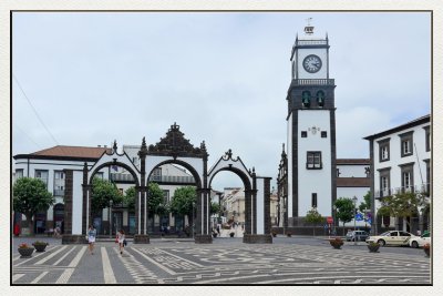 04 04 161 Ponta Delgada Portas da Cidade.jpg