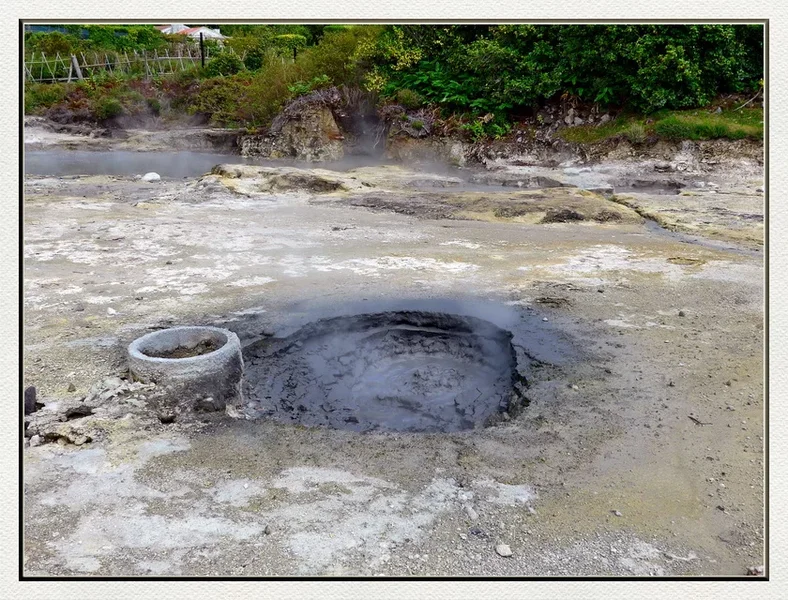 11 05 10  Lagoa das Furnas.webp