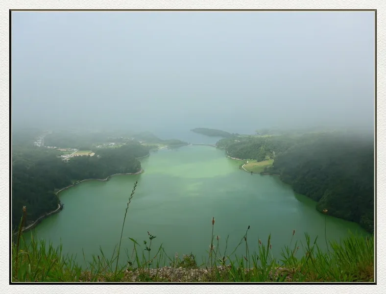 31 17 96 Wanderung Kraterseen-Sete Cidades.webp