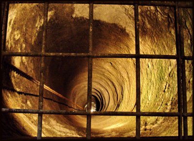 Festung Kufstein Brunnen.JPG