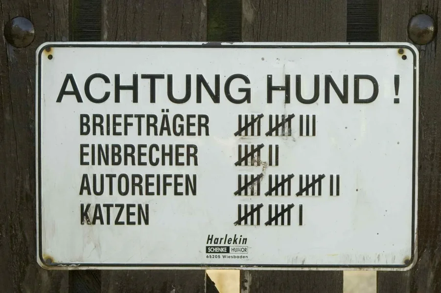 2 Achtung Hund.webp