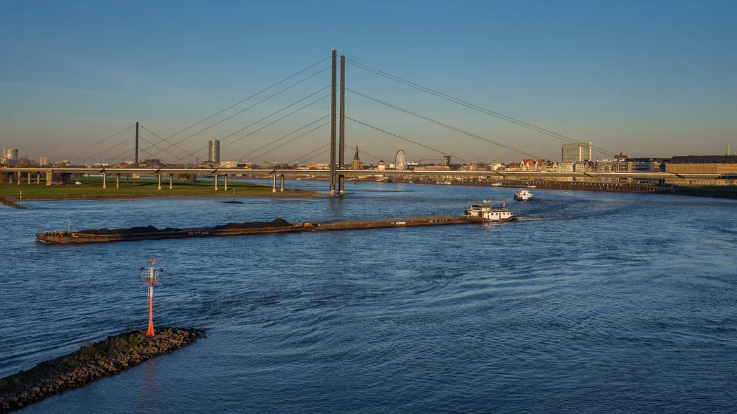 2017-11-22DUS_Medienhafen_GFX-1017.webp