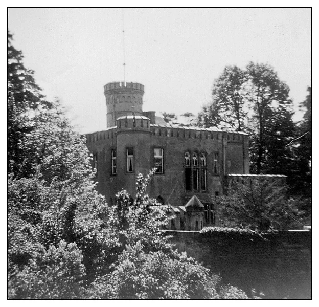 _small_1968-05 Matterhornstraße 104 "Die Burg"2_bearbeitet-1.webp _small_1968-05 Matterhornstraße 104 "Die Burg"2_bearbeitet-1.webp