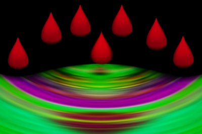 RedTropfallingdownFINGROSSBLOWUPMULTIPLEDROPS_720x480.jpg
