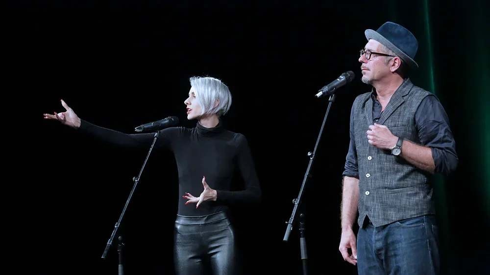 2018-06-02-14-01-08_0002_Sven Kemmler und Lisa Eckhart.webp