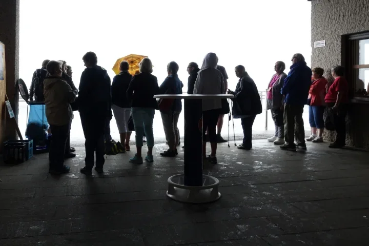 KehlstWartenaufBusSchlechwetterRX10IIIFINLIKOFIN_720x480.webp