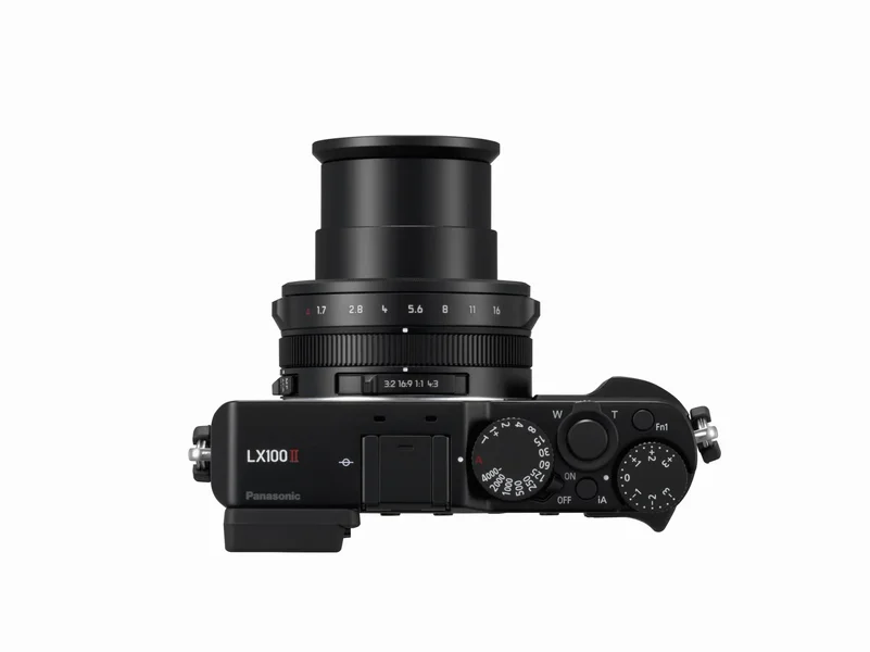 031-FY2018-Panasonic-LUMIX LX100 II-produktbild-top-1.webp