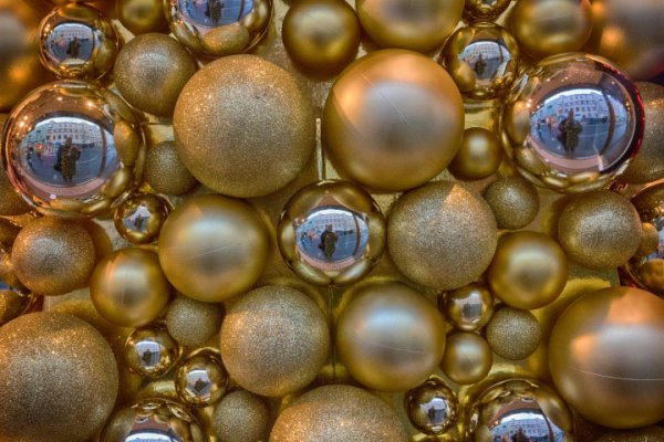 WeihnachtsgoldkugelnmSpiegvMirCL1856FINENDVERSIONFIN_720x480.jpg
