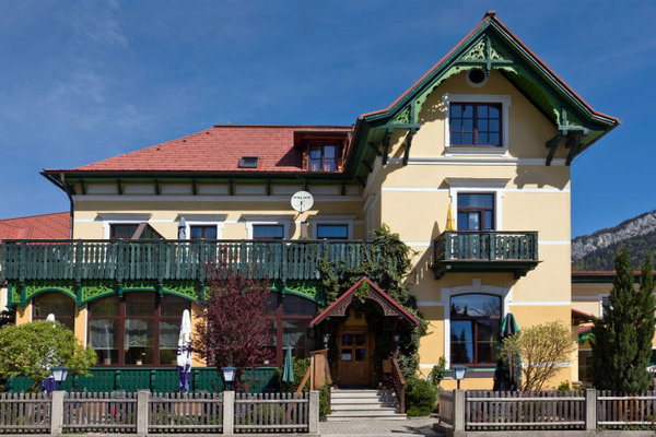 GoisernHausmVerandaCL1856FINFINFIN_720x480.jpg