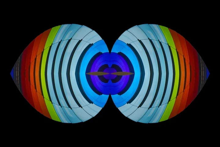 SolarcityRegenbodgendachGROSSSL249FINFANTASFEATHERCOLORFULENDVERSIONFINONBLACK_720x480.jpg