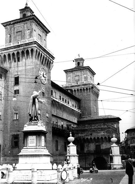 21 Ferrara-Castello Estense.jpg