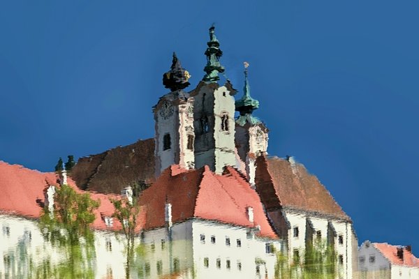 SpiegelungSteyrKirchemUmfeldCL18556FINENDVERSIONAUSSCHNITTFINHIDY_720x480.jpg