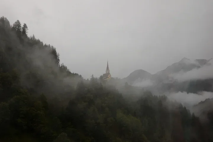 KirchleinimNebelmUmfeldAnrasCL1856FIN_720x480.webp
