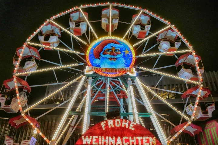 WeihnVolksgRiesenradFRONTALSL2FINTMPOPTENDVERSION_719x480.jpg