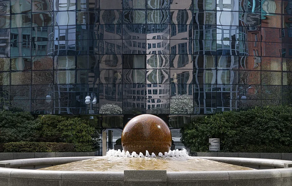 Berliner Spiegelsymmetrie.webp