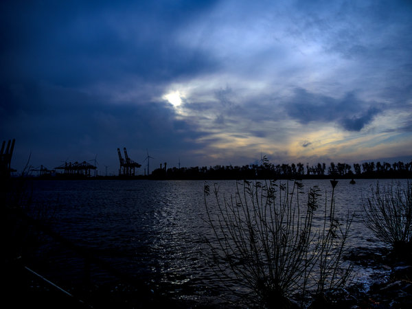 die-Elbe-in-Övelgönne2_22-12-19_0091.jpg die-Elbe-in-Övelgönne2_22-12-19_0091.jpg