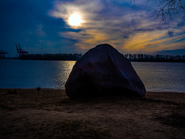 Findling-am-Strand-von-Övelgönne_22-12-19_0099.jpg Findling-am-Strand-von-Övelgönne_22-12-19_0099.jpg