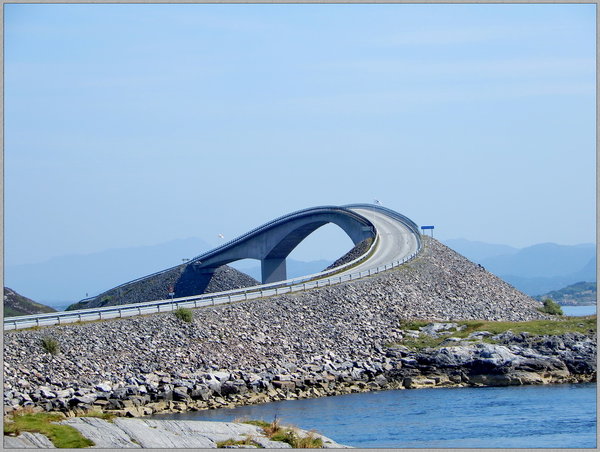 0633 Storseisund Brücke Averøy N.JPG