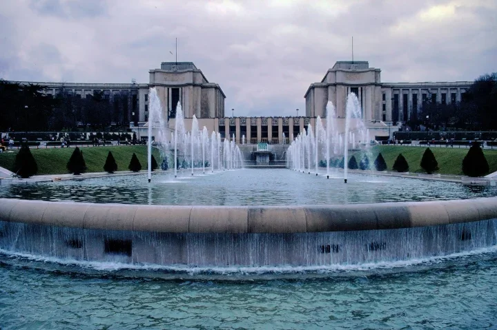 ParisSpringbrunnennbekanntTMPFINDENOISE_720x479.webp