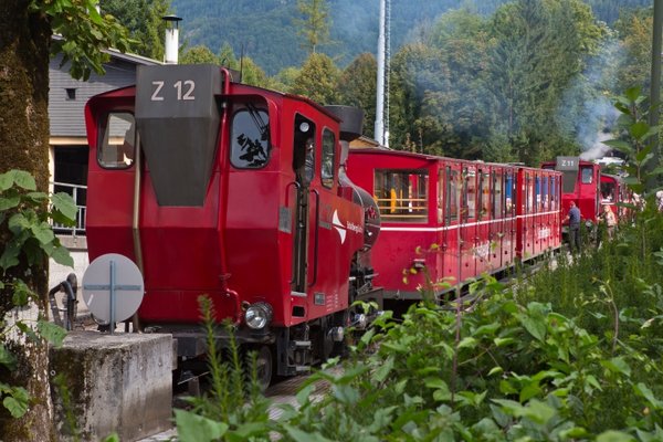 SchafbergganzerZugrechtsFIN_720x480.jpg