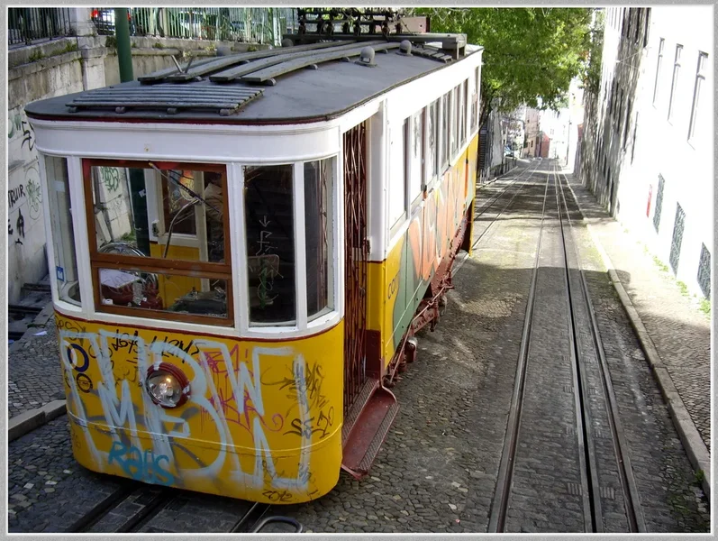 02 Elevador da Bica klein.webp 02 Elevador da Bica klein.webp