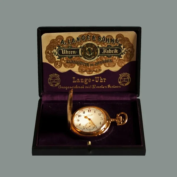 TULANGEZIFFERBLATTSAMTVERPACKUNG240501,4FIN_666x666.webp