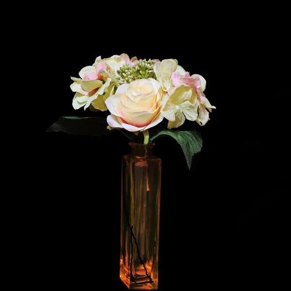 Kunstblumenin OrVaseSL22l490onvSTATIVENDVERSIONQUADRAT_666x666.webp