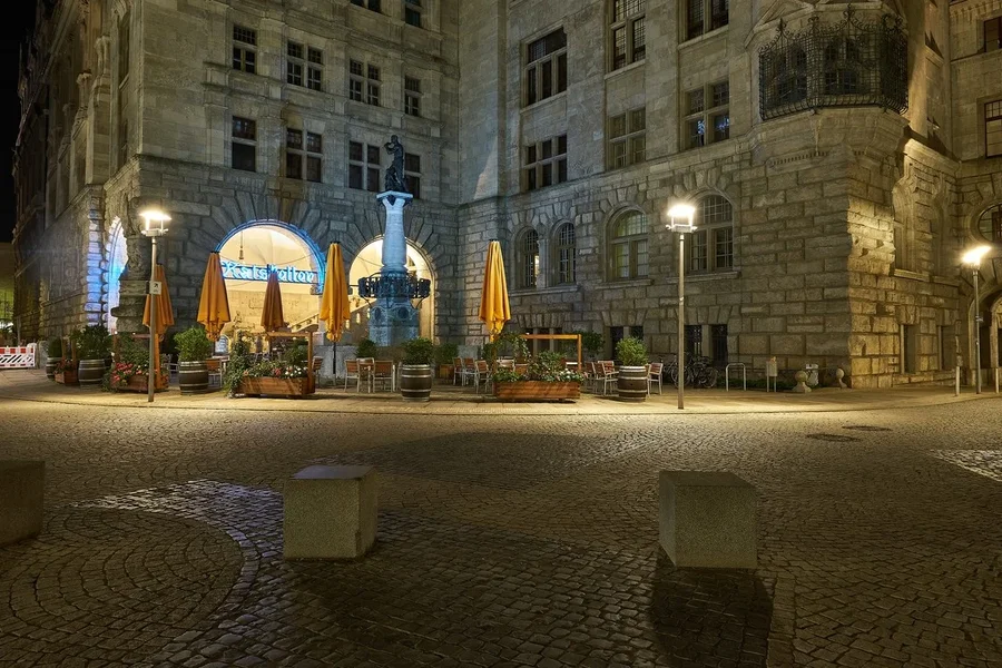 2020-08-21_LE_bei_NACHT_DSF7171.webp