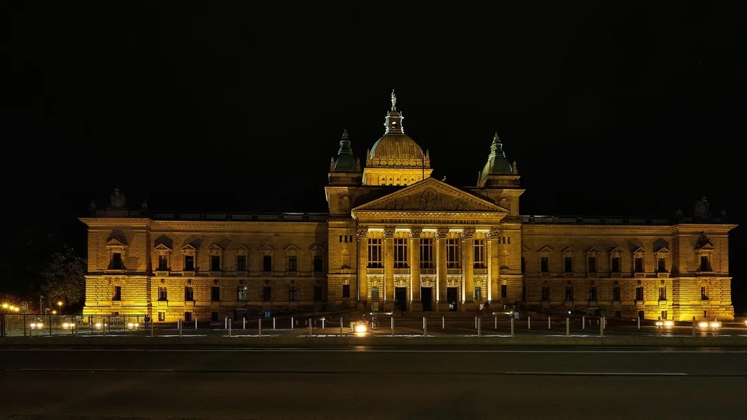 2020-08-21_LE_bei_NACHT_DSF7210.webp