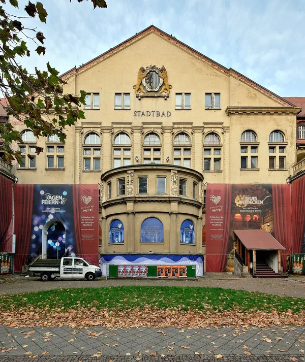 2020-10-20_STADTBAD_LE_DSF8202-22.webp