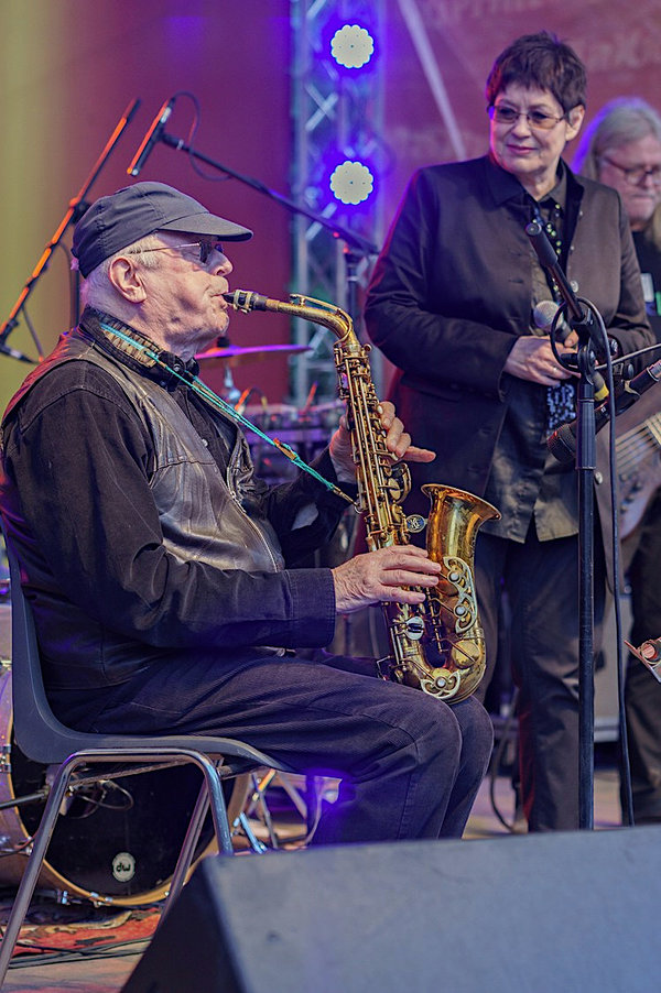 WEB_PETROWSKY_MIT_USCHI_BRÜNING_DSC7266.jpg WEB_PETROWSKY_MIT_USCHI_BRÜNING_DSC7266.jpg