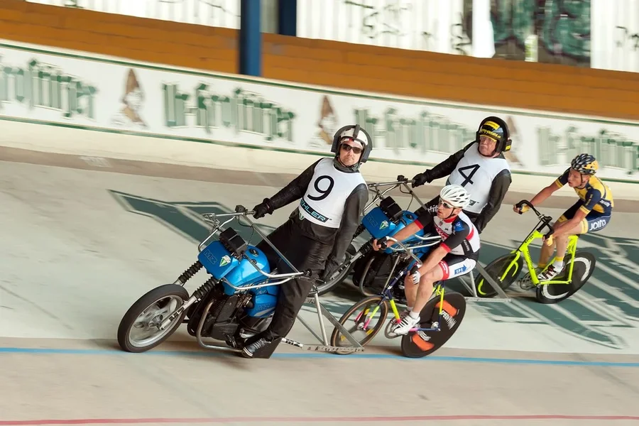 0002451_2015-06-20  STEHERRENNEN.webp