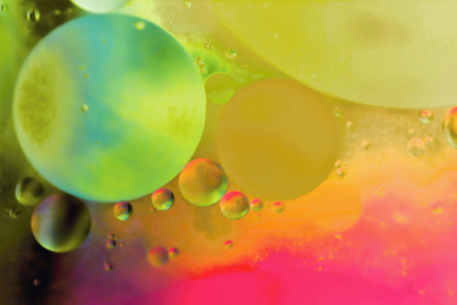 Öltropfen auf Wasser-m.jpg