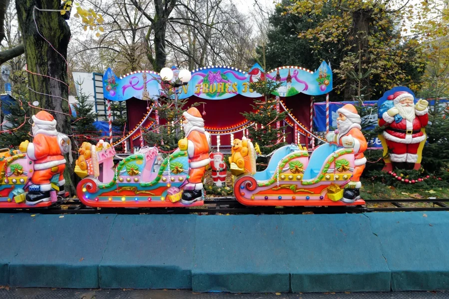 WeihnachtsmarktLebkuchenherzenVolksgartenKarussellnummer1Q2FINFINFIN_1498x1000.webp