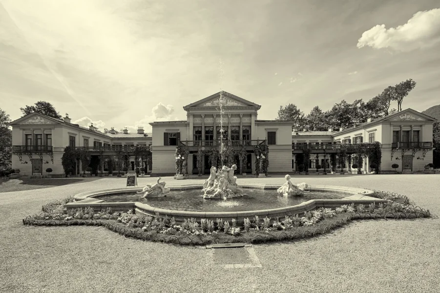 KaiservillaIschlGANZ5DIIIIIFINleichterAUSSCHNITTFINTMPAUTOFINKAFFEE3_1500x999.webp