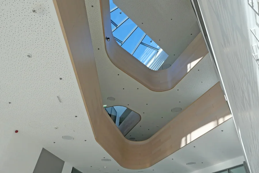 BrucknerUNIInnenNummerVIERDLUX7OPTIMAL_1498x1000.webp