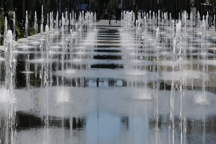 NizzaSprongfontänenParkdurchVerzerrungL1010264_1500x999.jpg