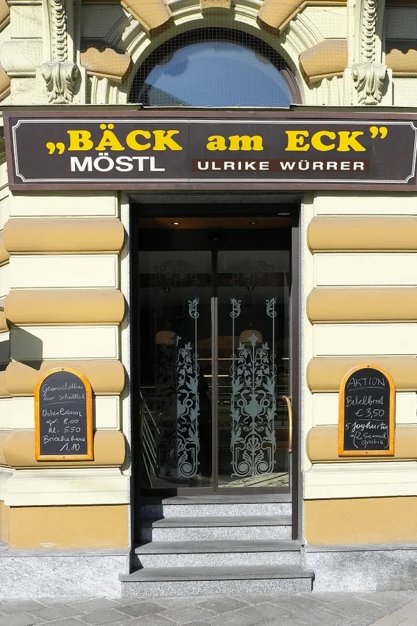 BaeckamEckMoestlFIN_666x1000.webp