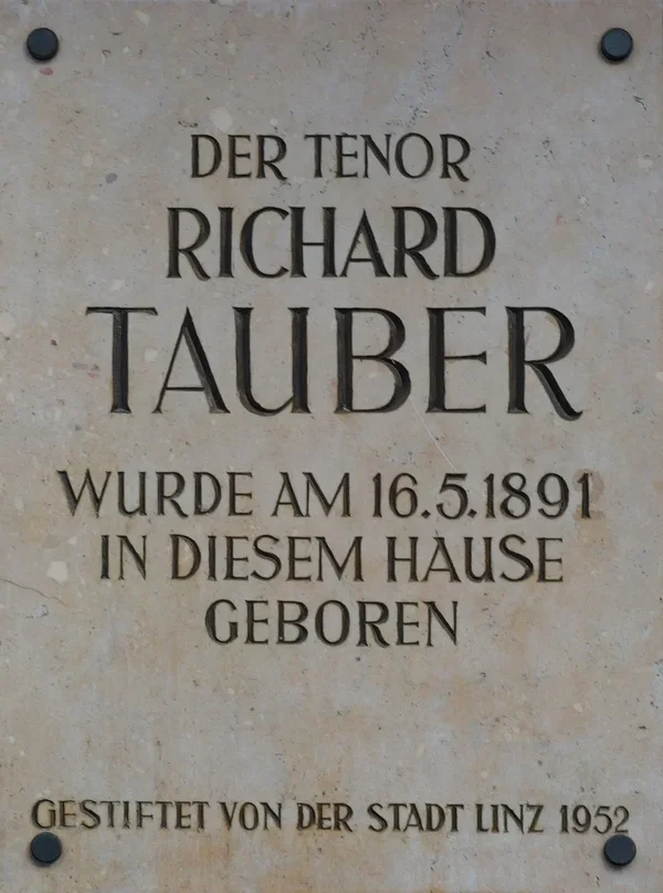 HotelSchwarzerBärLinzRichardTaubeTAFELrQ3_743x1000.webp