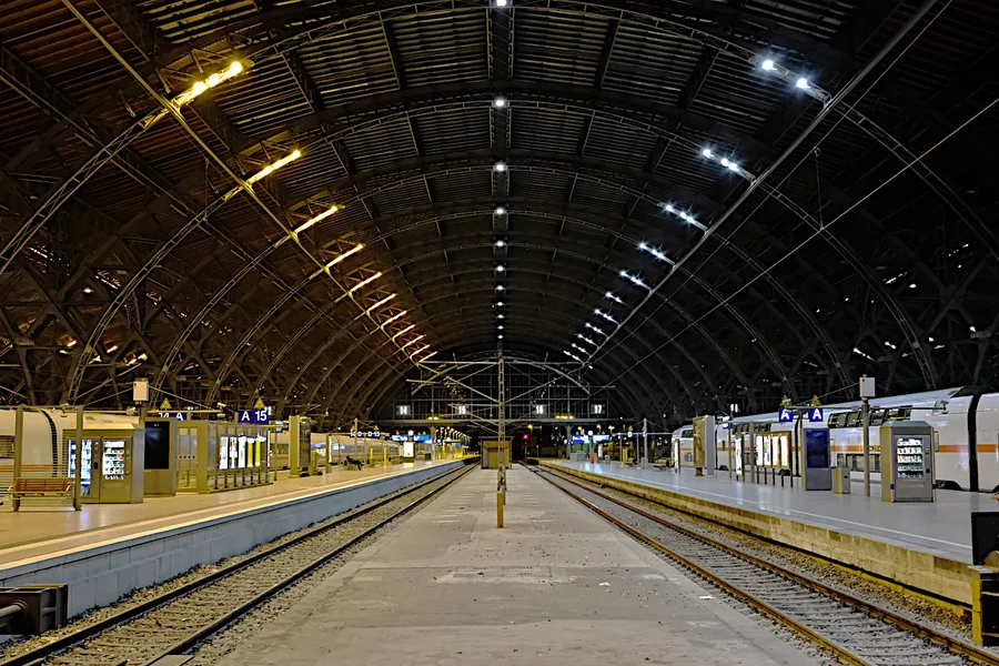 HBF-LE_G14-17_FRÜH_KURZ_VOR_5UHR.webp