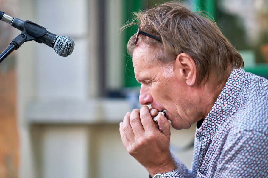 2023-06-17  ELSTERBLUESBAND  FUJI E-X3_DSF0385_Radiant.jpg