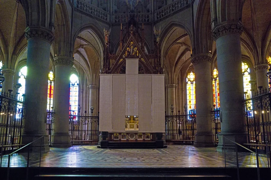 NeuerDomInnenAltarFastentuchApsislQ3.webp