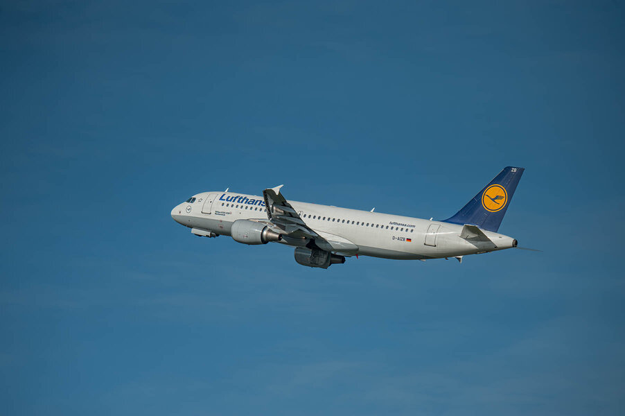 Airbus A 320 DUS 2014.jpg