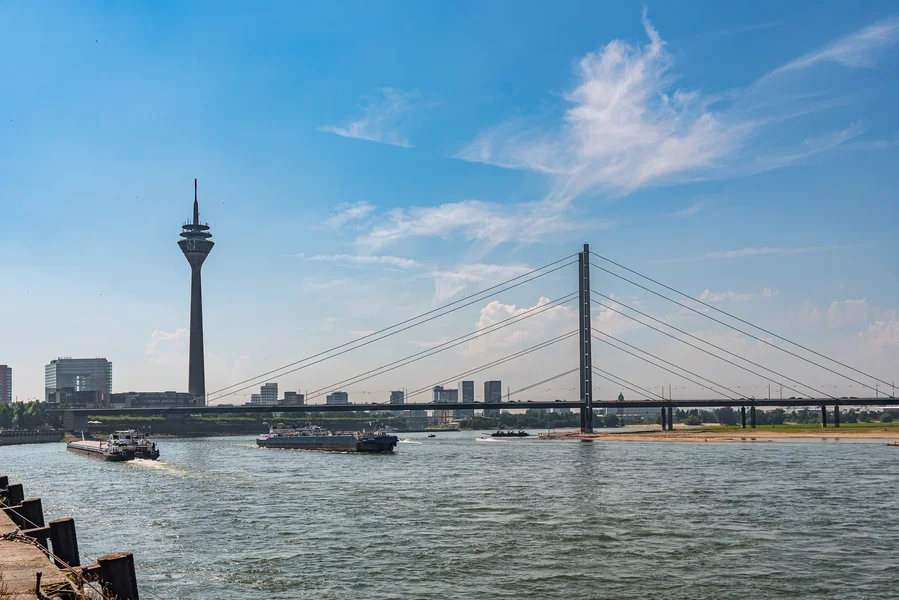 Rheinufer Düsseldorf.webp