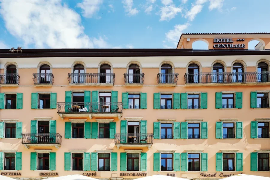 RivaHotelCentralGANZQ3.webp